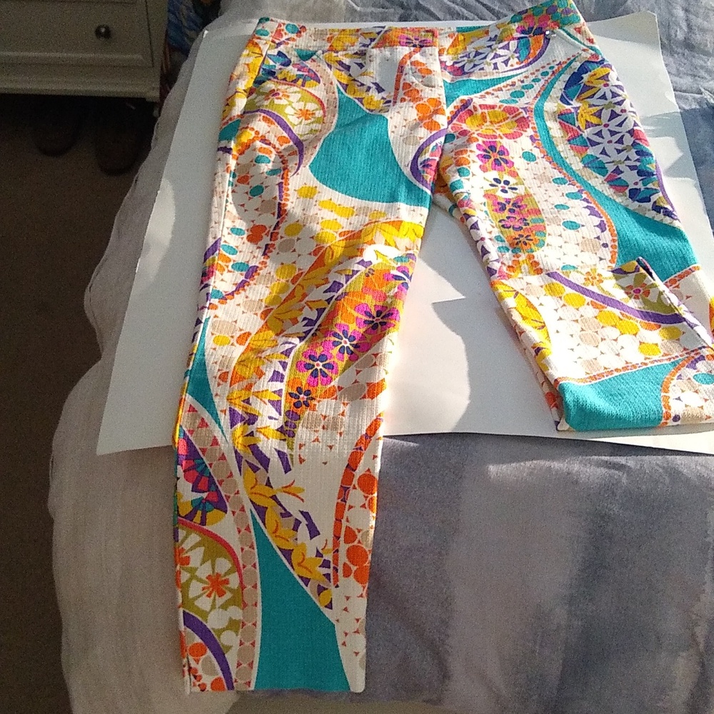 Trina Turk abstract fun print ankle pants size 2